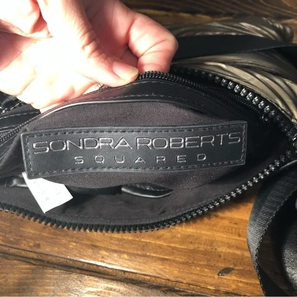 Sondra Roberts Squared Quilted Puffer crossbody clutch wristlet - Picture 10 of 12